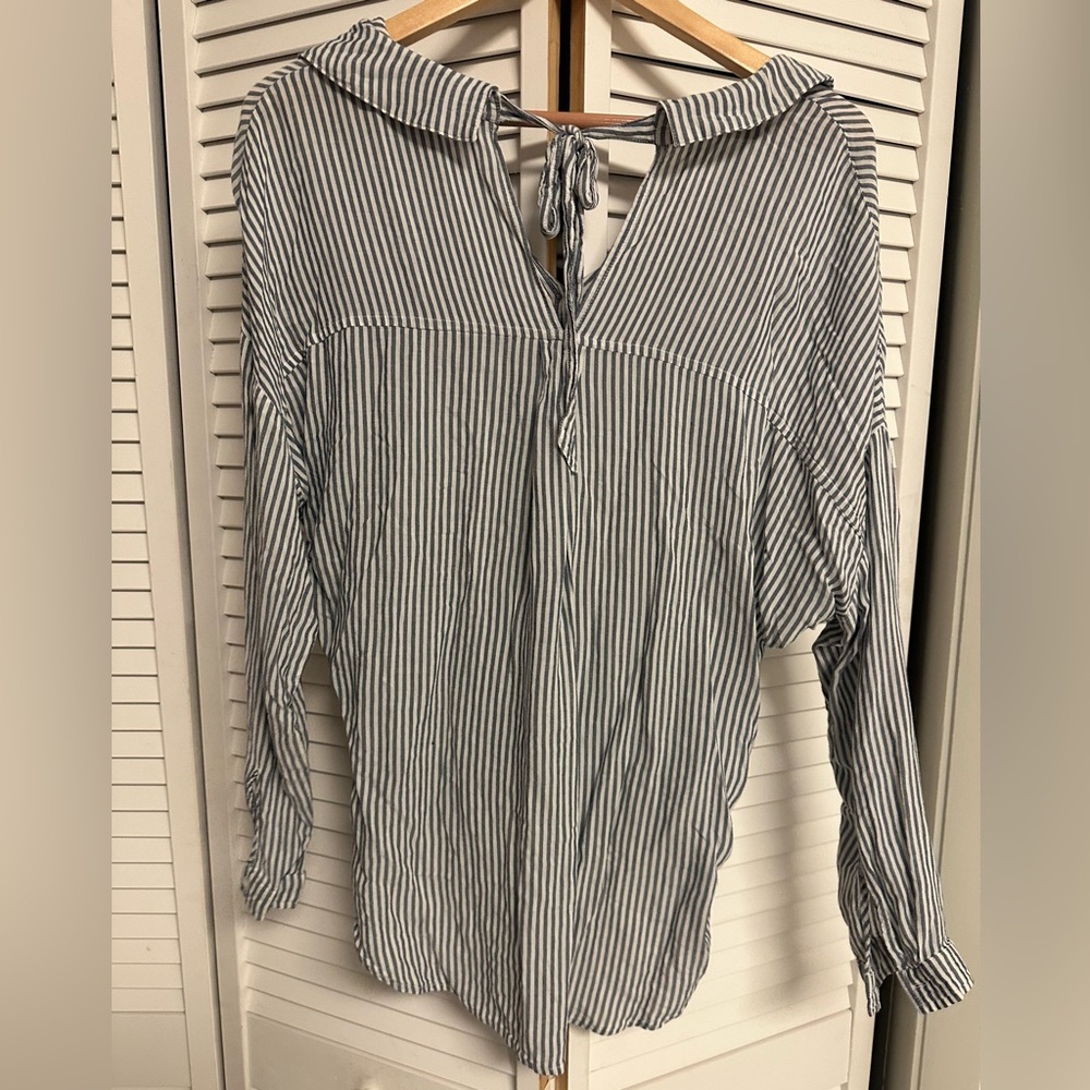 Women’s Velvet Heart Top Blue and White - Picture 7 of 9